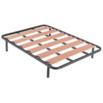 Somier de tamaño matrimonial con una estructura metálica reforzada en color negro. El somier cuenta con lamas de madera en color claro distribuidas uniformemente y seis patas cilíndricas de soporte, proporcionando estabilidad adicional.