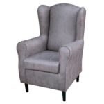 Butaca orejero fija en color gris, tapizada en tela Aqualine antimanchas y fácil de limpiar. El diseño incluye respaldo alto con orejas laterales, reposabrazos curvados y patas robustas que aseguran estabilidad. Ideal para salas de estar y rincones de lectura, esta butaca combina elegancia y funcionalidad, proporcionando un asiento cómodo y de fácil mantenimiento.