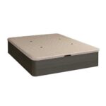 Canapé abatible con tapa beige y estructura de madera oscura, en un acabado wengué. La tapa tiene orificios de ventilación y un pequeño asa en el borde para facilitar su apertura.