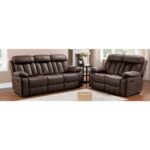 Conjunto de sofás modelo Madrid de tres y dos asientos tapizados en tela antimanchas color chocolate. Ambos con sistema relax de palanca (excepto el asiento central del tres plazas que es fijo. Tela fácil limpieza.