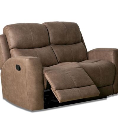 Sofá reclinable de dos plazas modelo Alaska en color marengo, fabricado con tela antimanchas fácil de limpiar, con un sistema de reclinación manual por palanca, ideal para una sala de estar moderna.
