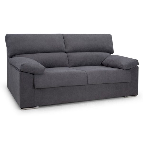 Sofá Rubén de tres plazas en color gris oscuro, con tela transpirable y de fácil limpieza. Ideal para mantener tu hogar fresco y limpio.